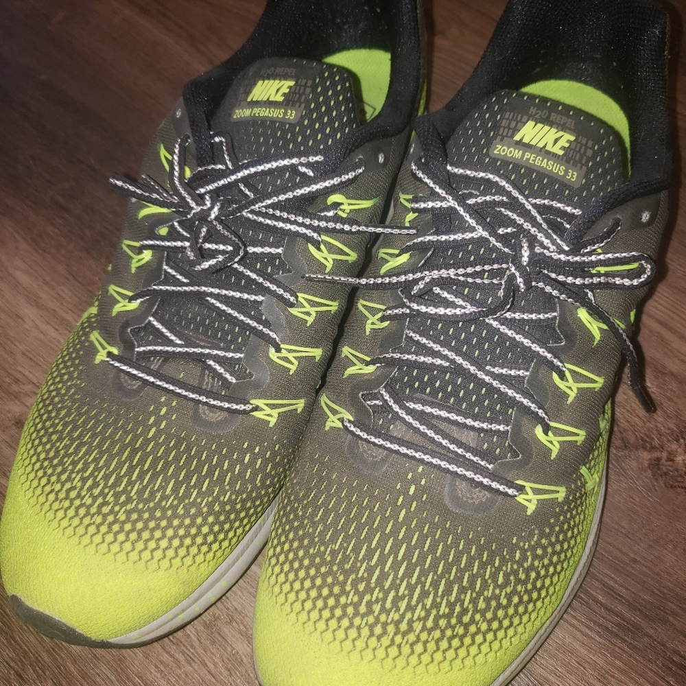 Men's Nike tennis shoes